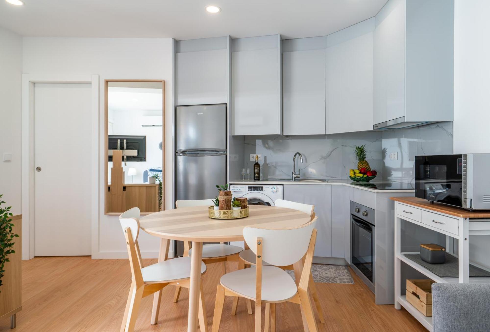 Host Wise - Comfy Sunny Flat - Prime Location Apartment Porto Room photo