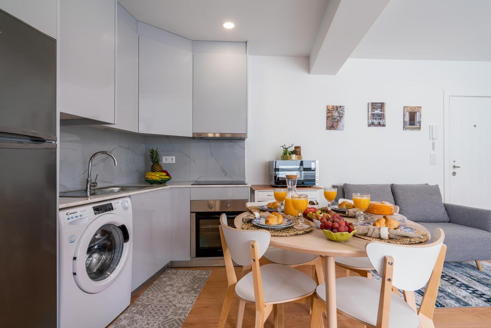 Host Wise - Comfy Sunny Flat - Prime Location Apartment Porto Room photo